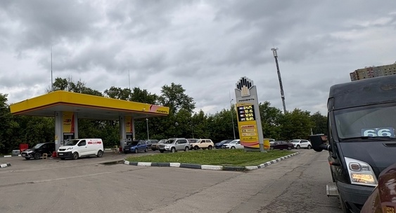 Очередь машин на АЗС в Тульской области