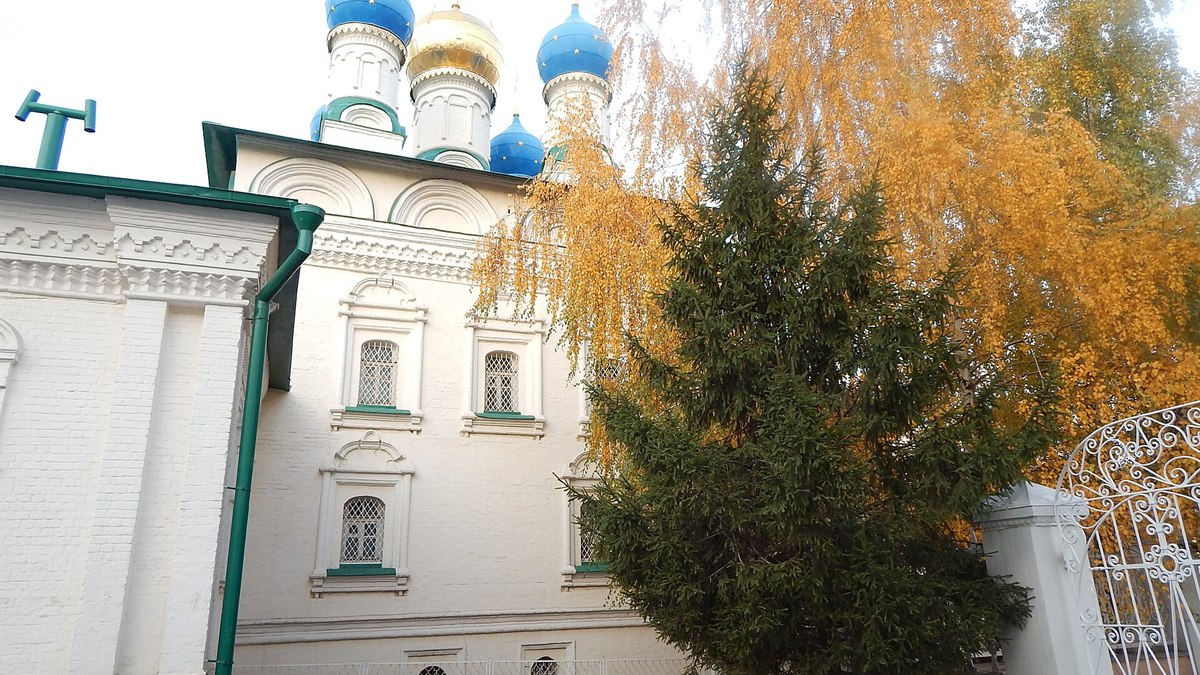 Благовещенская церковь в Туле осенью — старейший храм города