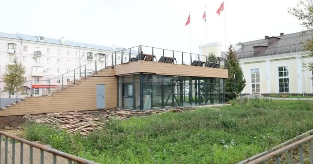 Кафе на центральной площади Новомосковска