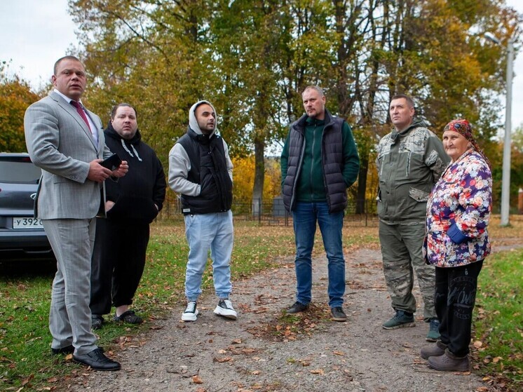 Глава Узловского района Владислав Черных на встрече с жителями деревни Дубовое