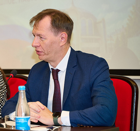Участники встречи ко Дню оружейника в музее оружия