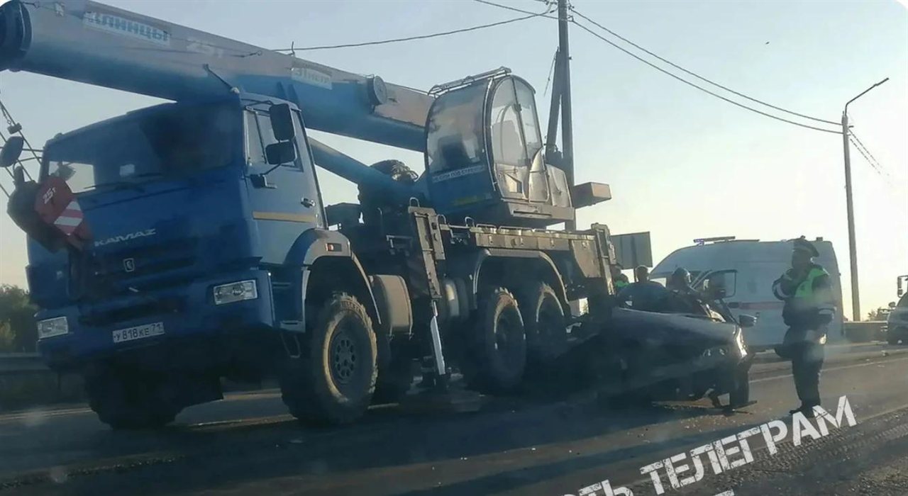 ДТП с автокраном КАМАЗ и легковым ВАЗ на Калужском шоссе в Туле