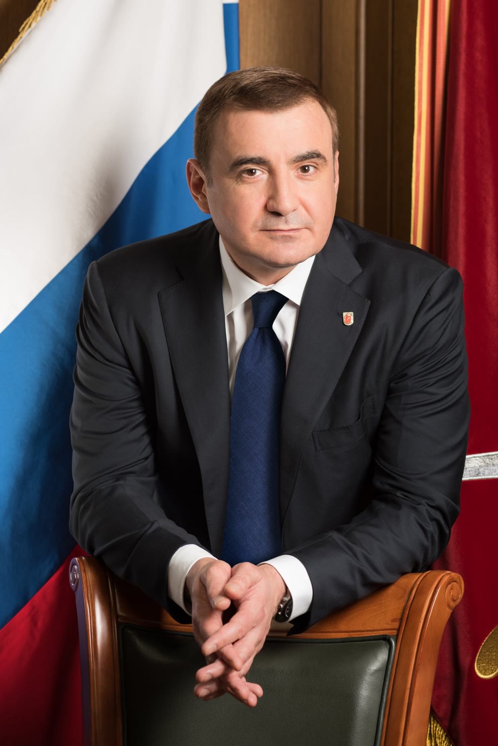Официальный портрет губернатора Алексея Дюмина