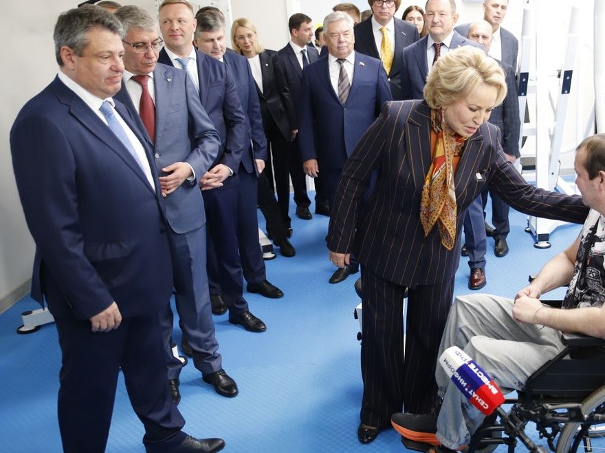 Валентина Матвиенко и делегация на открытии центра в Туле