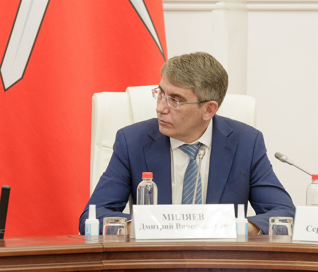 Губернатор Дмитрий Миляев на оперативном совещании