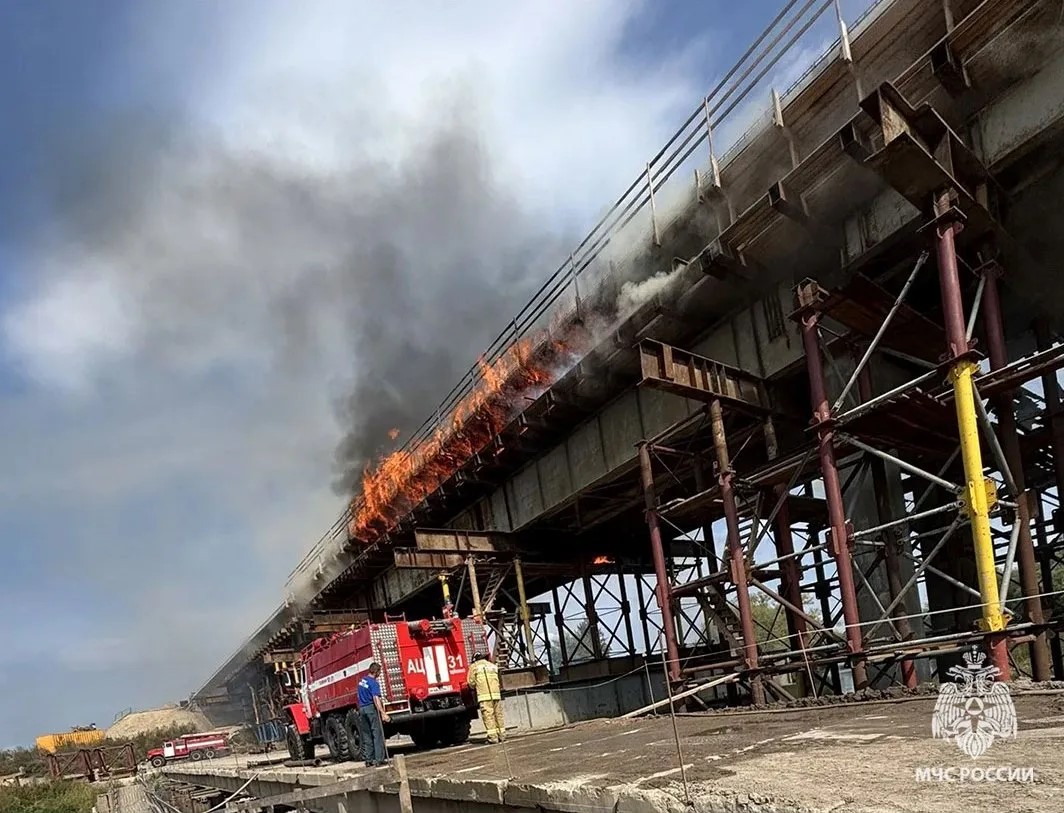 Пожар на строящемся мосту в деревне Орлово Щёкинского района