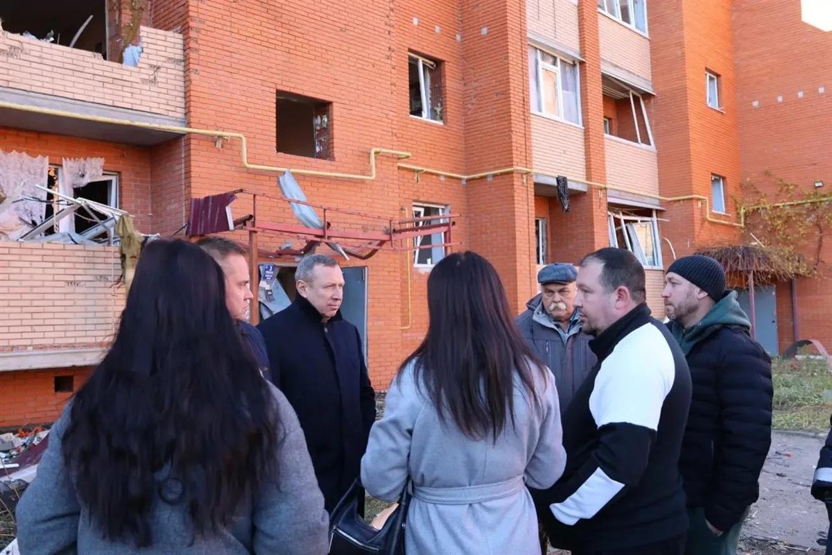 Повреждённый дом в Новомосковске после атаки БПЛА
