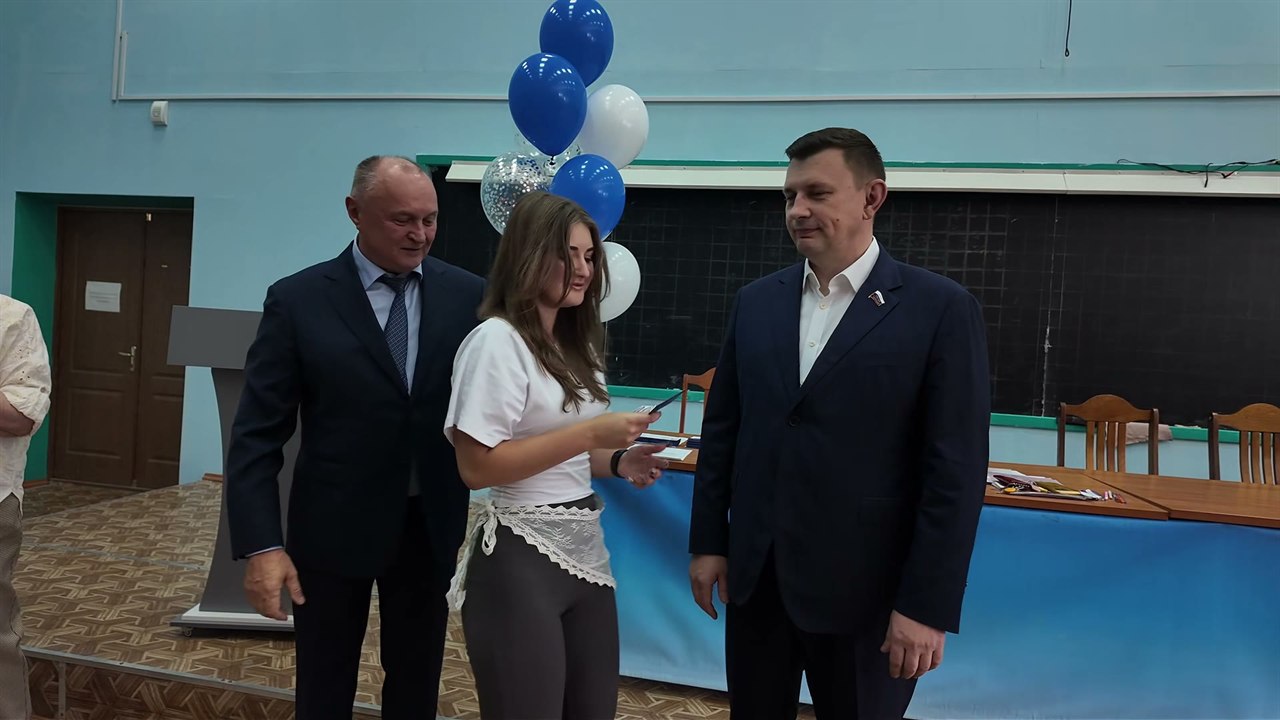 Вручение зачёток первокурсникам НИ РХТУ в Новомосковске 1 сентября 2026 года