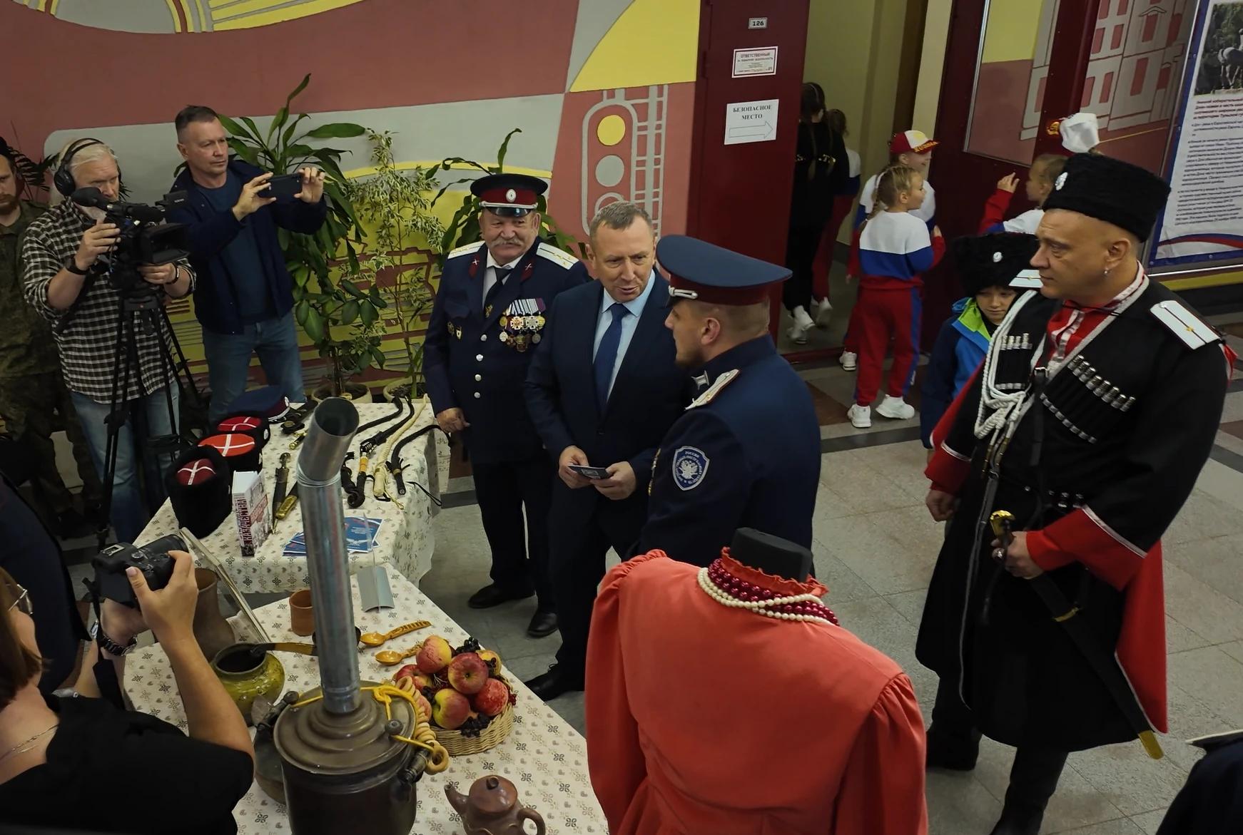 Казачий стан с самоваром на участке